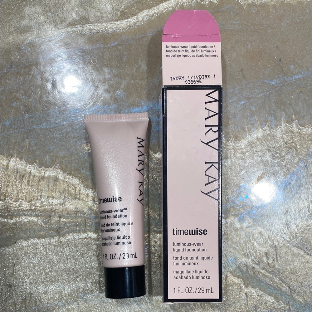 Mary Kay IVORY 1 Luminous-Wear Liquid Foundation Normal to Dry Skin New in Box